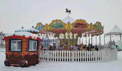 Установленная карусель на празднике — аренда в Москве