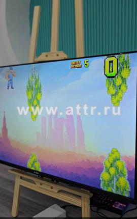 Игрок управляет парашютистом на экране с помощью отжиманий